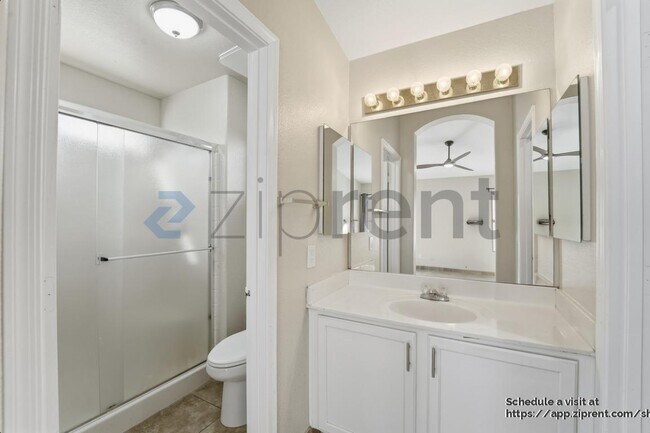 Building Photo - 17216 N Wavyleaf Ave