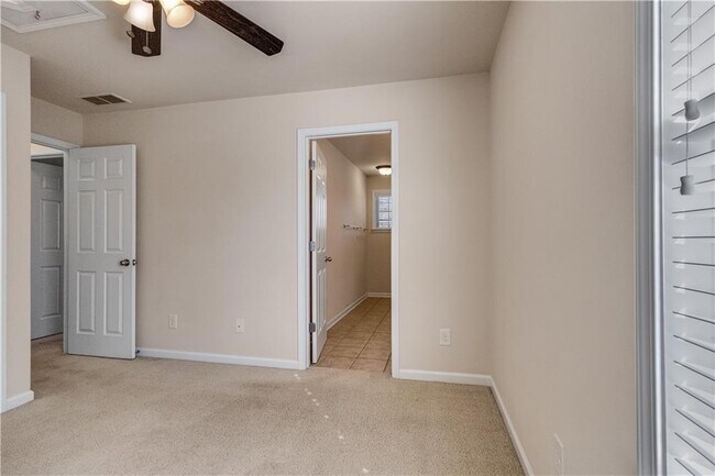 Building Photo - 1234 King Springs Ct SE
