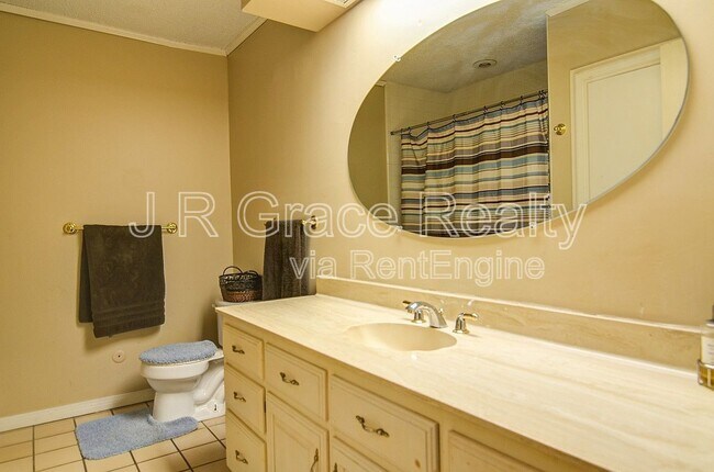 Building Photo - 1308 White River Dr