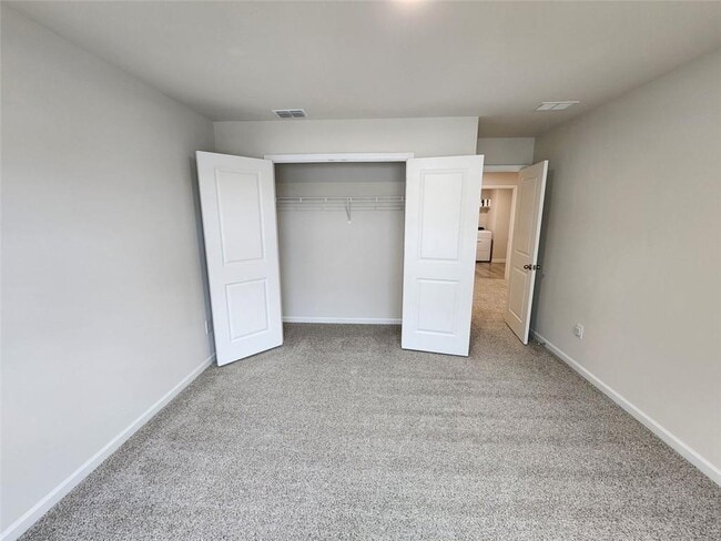 Building Photo - 235 Vly Oak Dr