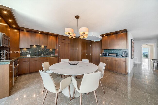 Building Photo - 881 Ocean Dr