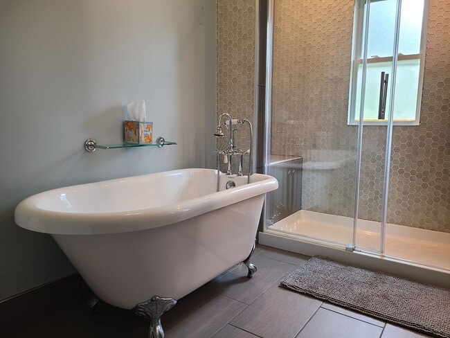 Building Photo - Partially Furnished 3-Bedroom Home with Fenced Yard – Pet Friendly!