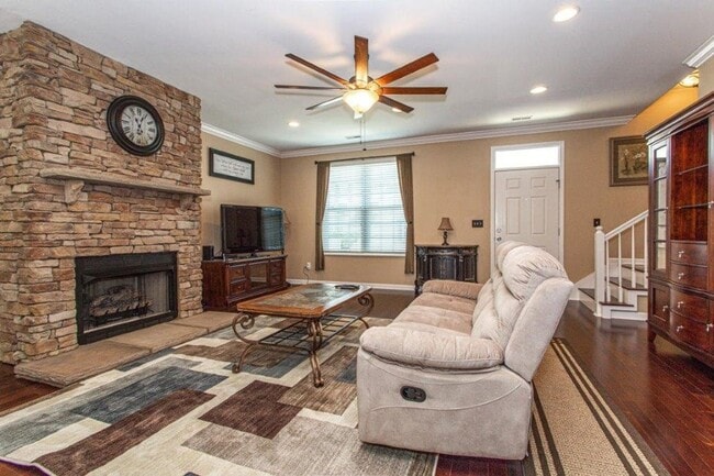 Building Photo - Farragut 37934 -  3 bedroom, 2.5 bath home  - Call or text Susan Niedergeses (865) 300-4722