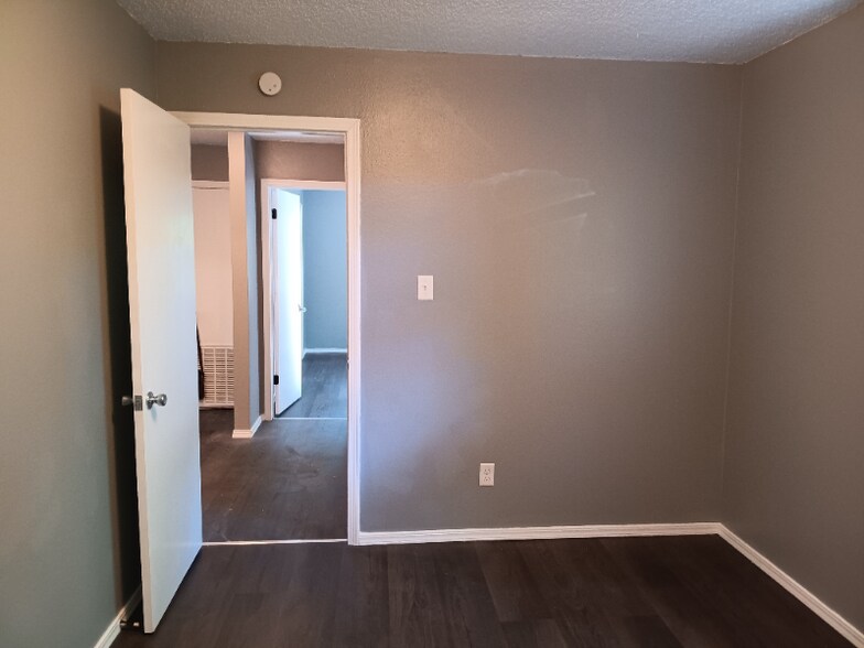 Building Photo - 1601 N Hills Blvd