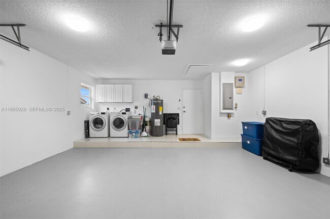 Building Photo - 1412 NE 53rd Ct