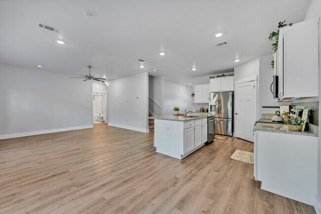 Building Photo - 6082 Carina Rd