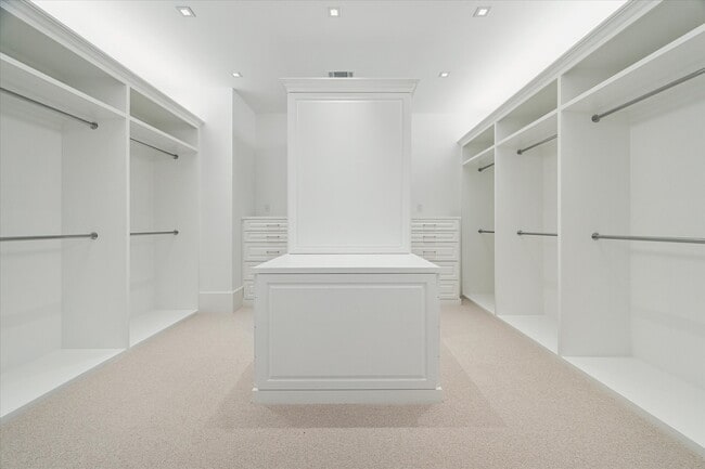 Building Photo - 2711 Eastgrove Ln