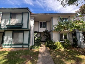 Building Photo - Spacious 4-Bedroom Townhome Directly Across from Greenfair Park