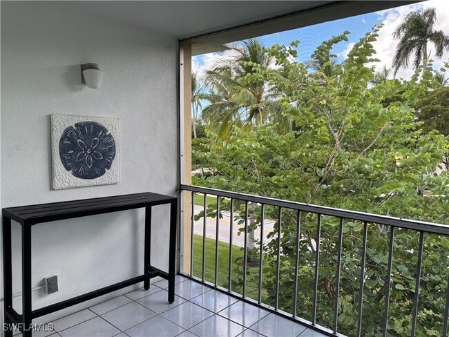 Building Photo - 900 8th Ave S