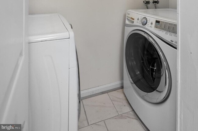 Building Photo - 623 Bywater Rd