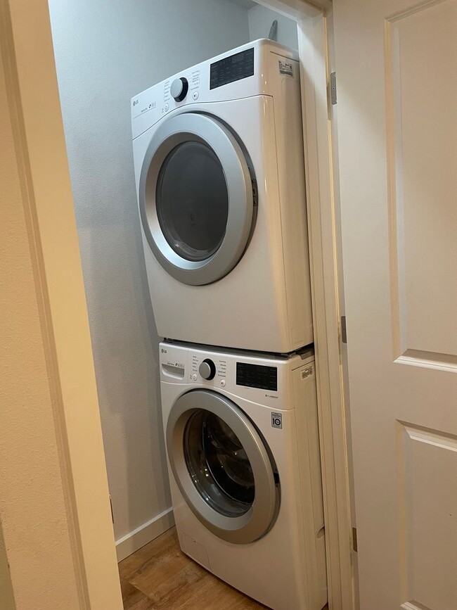 Building Photo - 2 bed/1 bath in Southeast Redmond