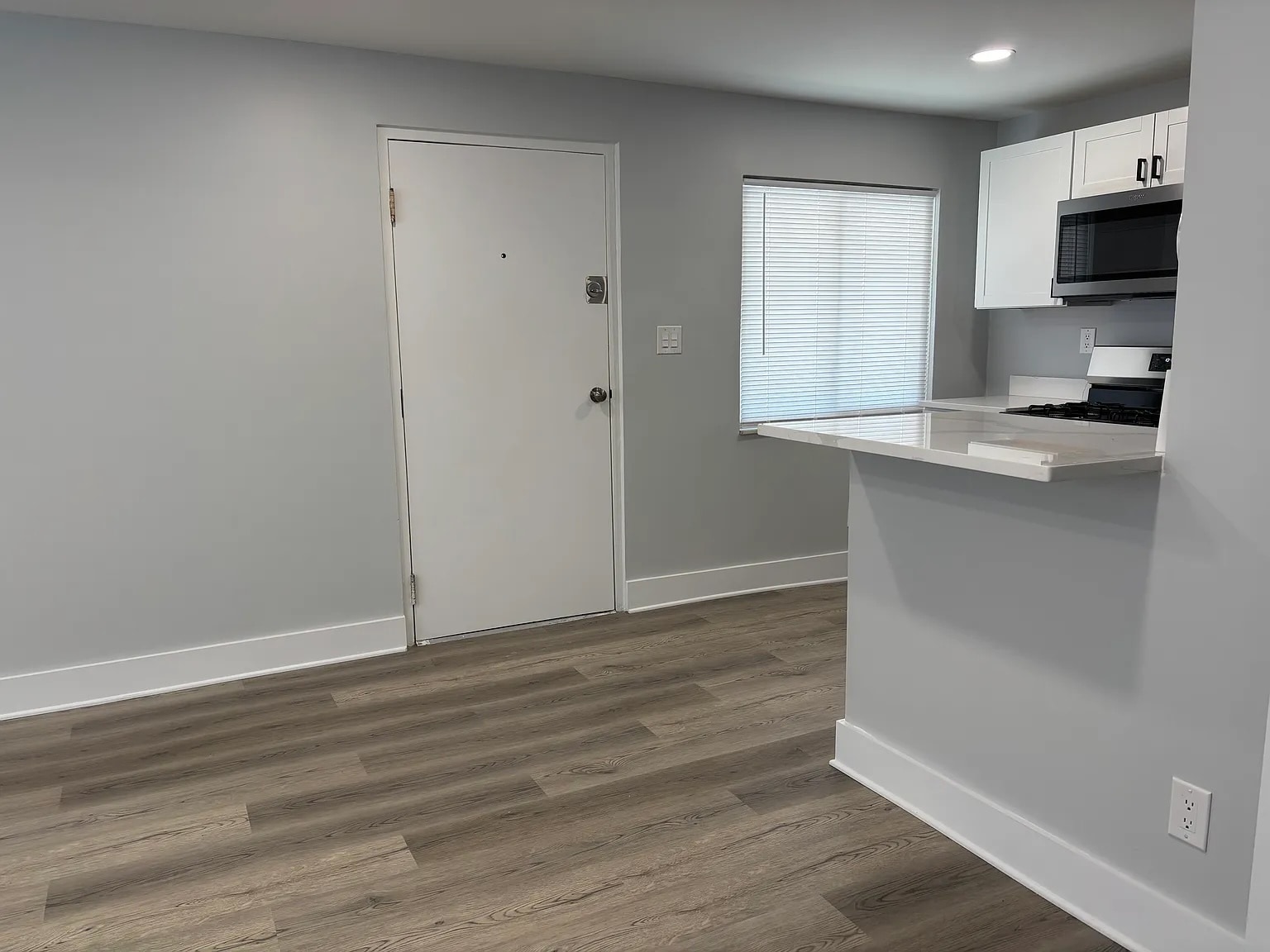 Building Photo - 87 E 4th Ave