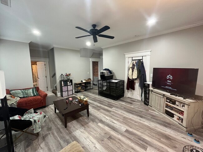 Building Photo - 33 Hamilton Park