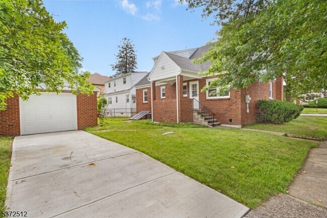 Building Photo - 141 Crosby Ave