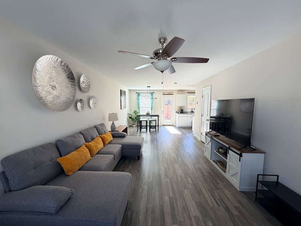 Building Photo - 301 Long Grove Ln