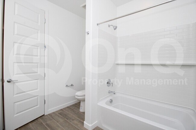Building Photo - 23097 E Saddle Way