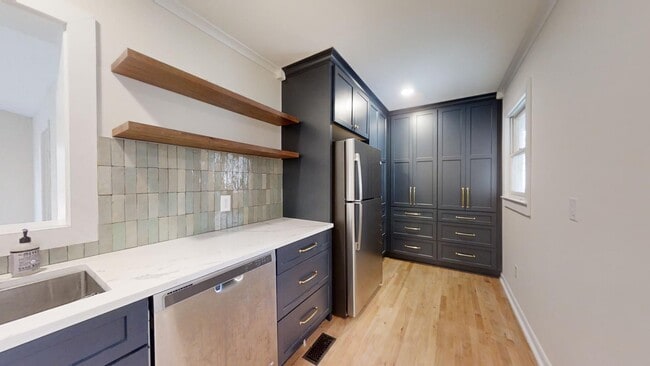 Building Photo - Cute one level home inside the Loop