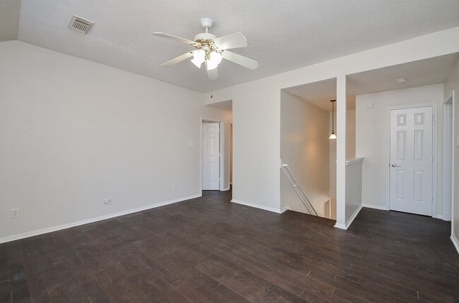 Building Photo - 3027 Texas Oak Dr