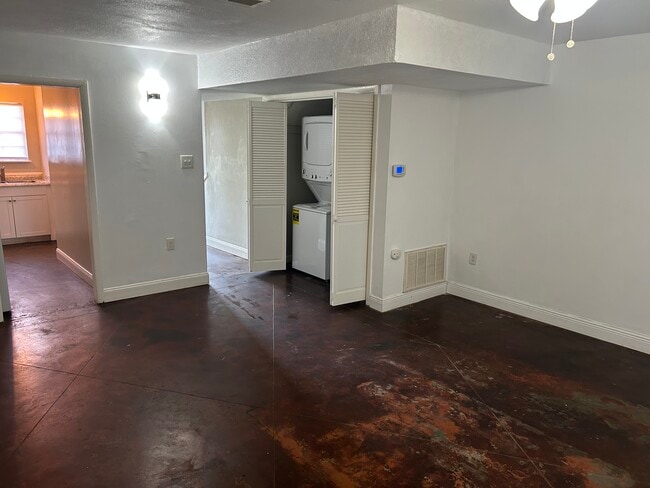 Building Photo - 1724 Robins St