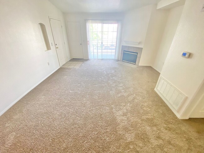 Building Photo - GORGEOUS 2 BEDROOM 2 BATH UPSTAIRS UNIT.