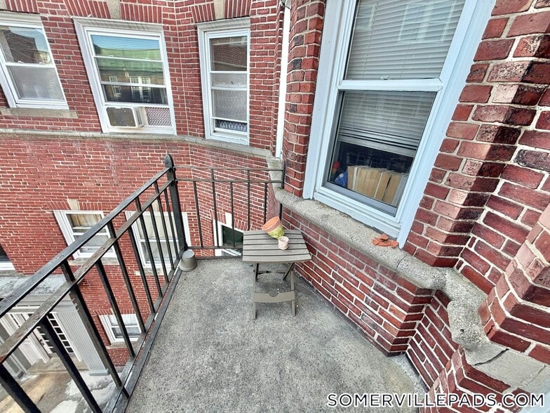 Building Photo - 163 Summer St