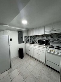 Building Photo - 30 Ferdinand Pl