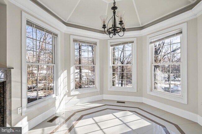 Building Photo - 8330 Westchester Dr