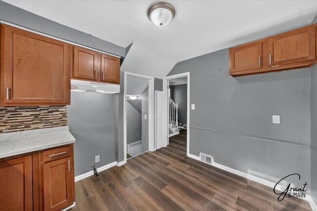 Building Photo - 17400 Huntington Rd