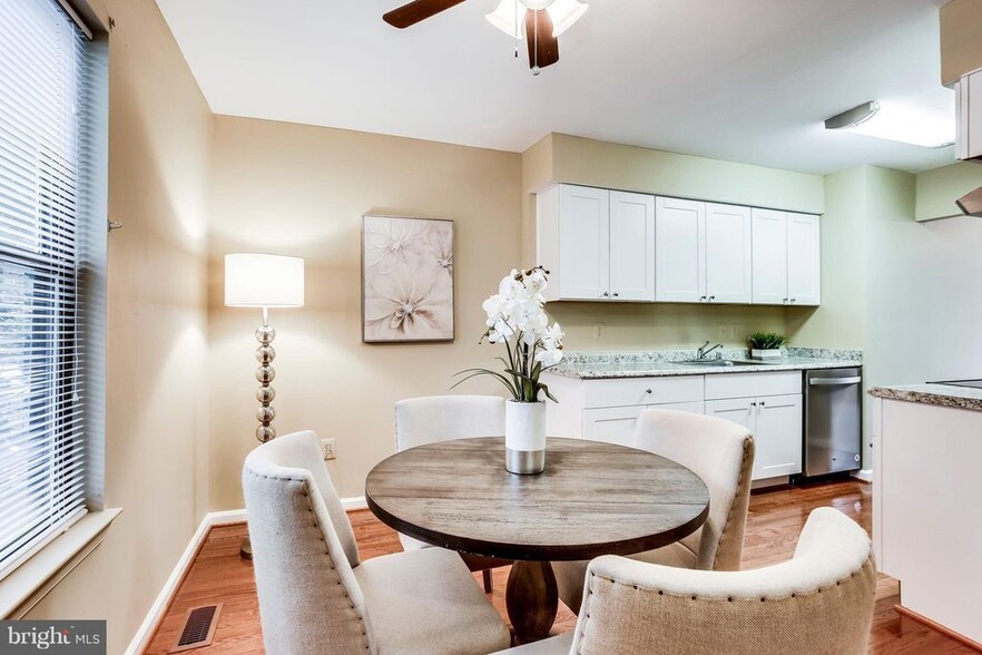 Building Photo - 939 Barton Oaks Pl