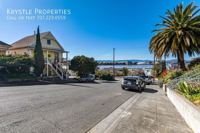 Building Photo - Adorable lower unit, one block from the water