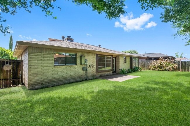 Building Photo - 9718 Shady Tree Ln