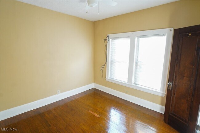 Building Photo - 1365 Phelps Ave