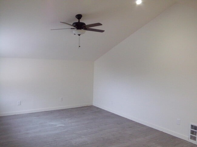 Building Photo - 21235 Windsong St