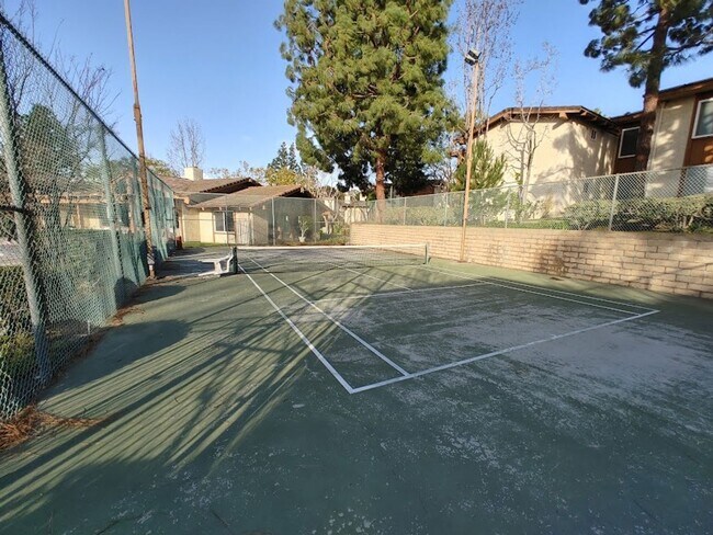 Building Photo - U{COMMING - PEACEFUL 2BD/2BA CONDO NEAR THE PARK  refrigerator