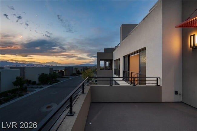 Building Photo - Modern Tri-Story Home in McDonald Highlands