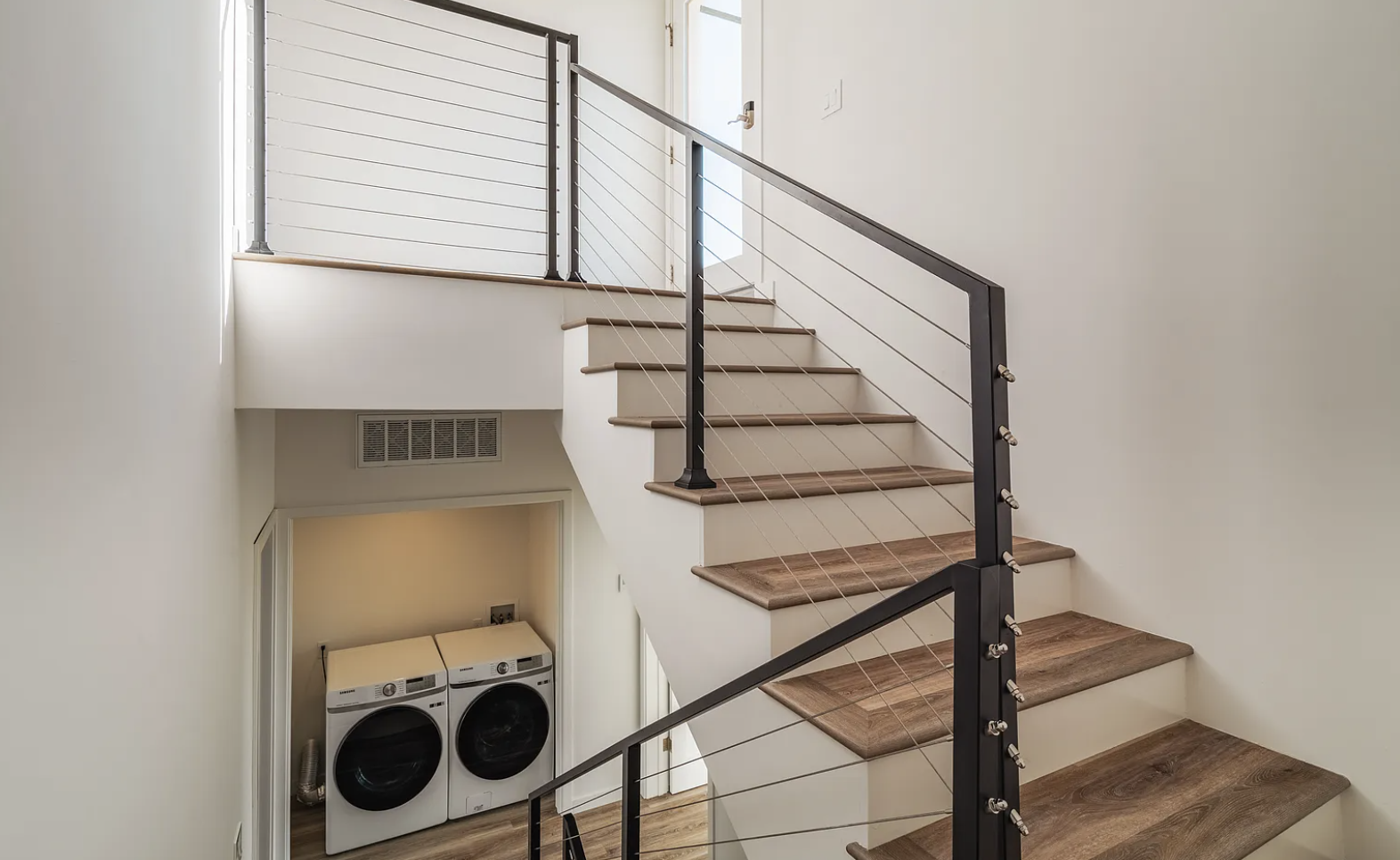 Building Photo - 2555 Thurman Ave
