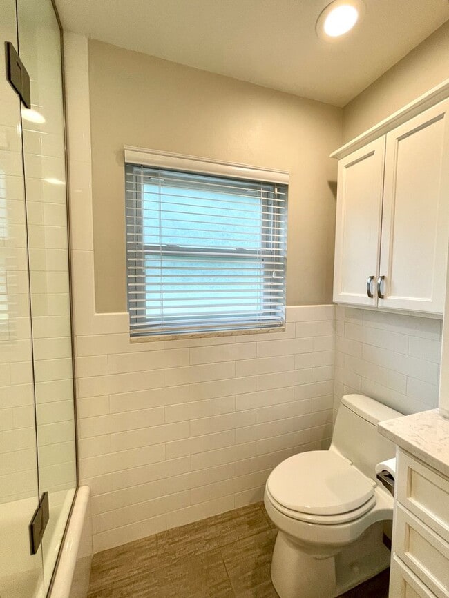 Building Photo - 6 month lease- AVAIL IN AUGUST- Immaculate...