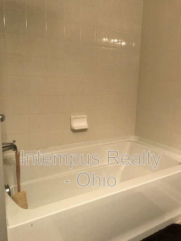 Building Photo - 5081 Dinard Way