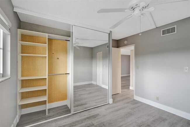 Building Photo - 1541 S Ocean Blvd