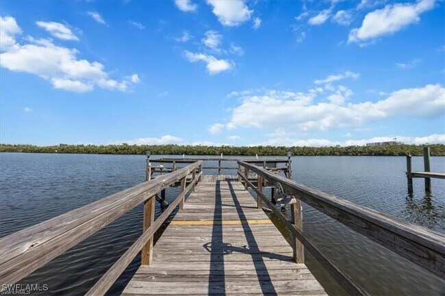 Building Photo - 309 Goodlette-Frank Rd