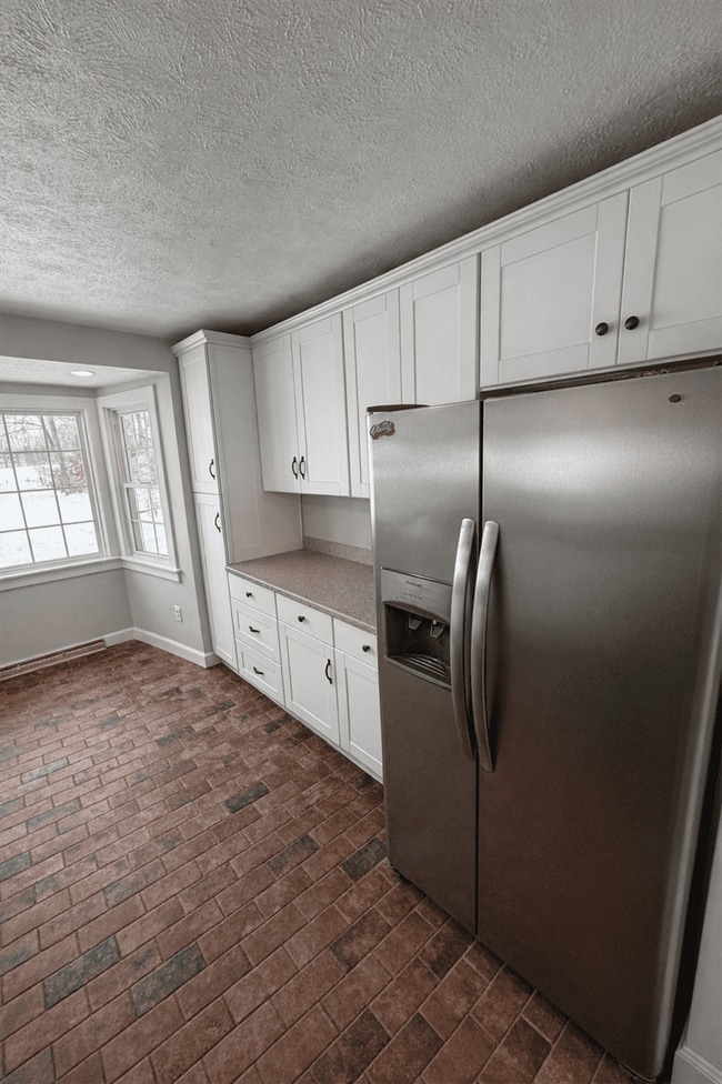 Building Photo - 4933 N Parma Rd