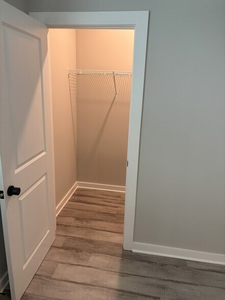 Building Photo - 439 Hobbs Ave