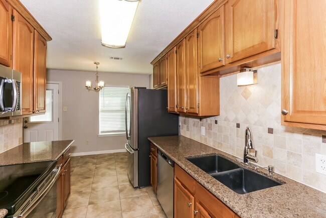 Building Photo - 5907 Willow Crest Dr