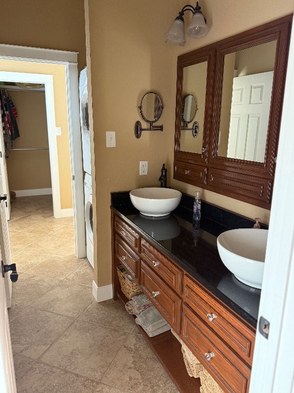 Building Photo - 3045 Red Bluff Cir