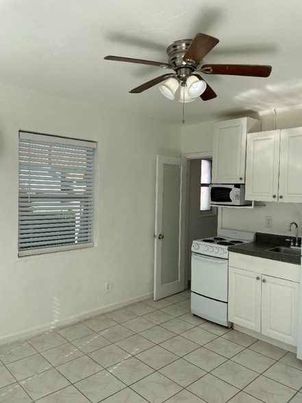 Building Photo - 11050 Biscayne Blvd