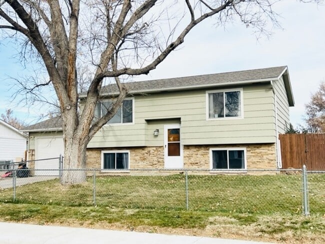 Primary Photo - *** NEW APPLIANCES*** 5 Bedroom on a large corner lot in the heart of Berthoud!