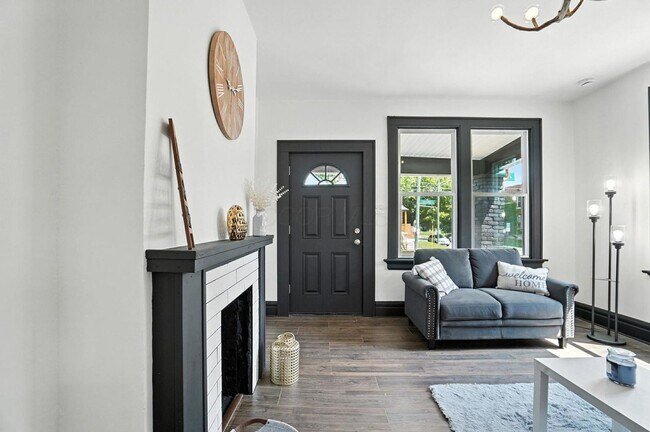 Building Photo - 887-889-889 E Livingston Ave