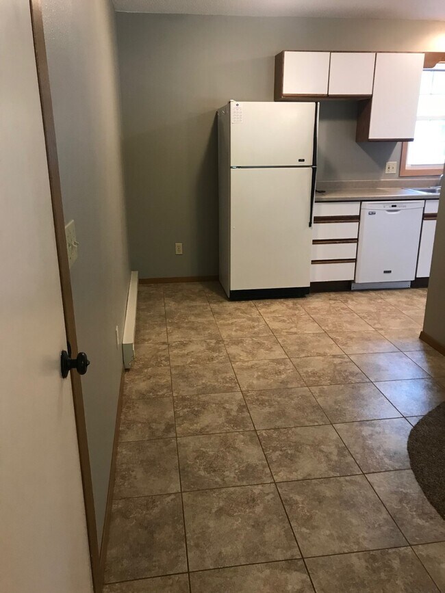 Building Photo - 212 E 4th St