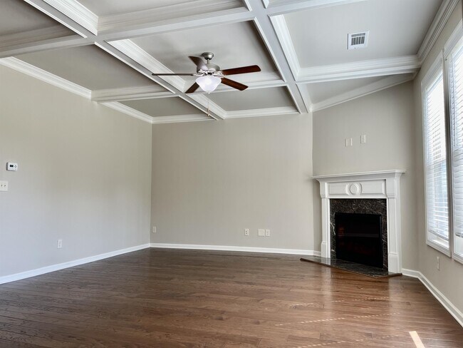 Building Photo - 7531 Silk Tree Pointe