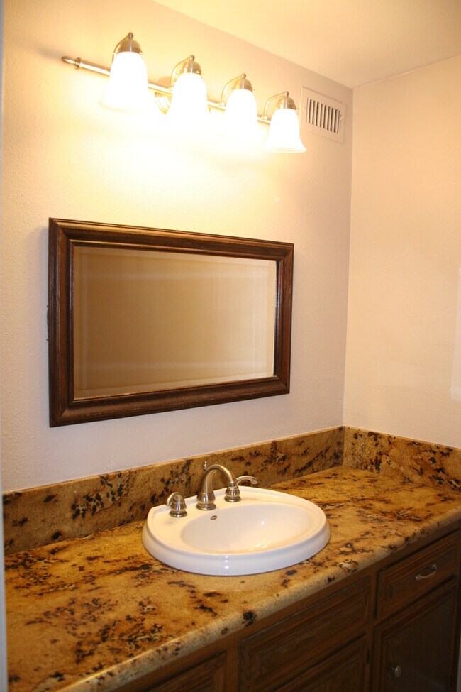 Building Photo - 5500 Lennox Ave